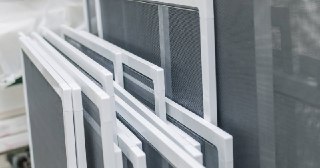 Москитные сетки на пластиковые окна Арсеньев купить по цене от 949 руб.